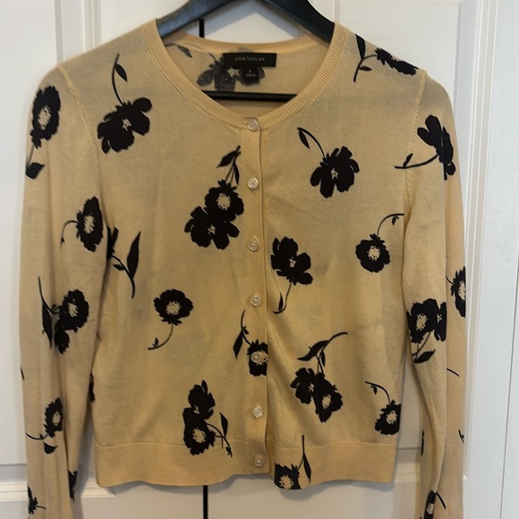 Ann Taylor Sweaters - Ann Taylor women cardigan size medium